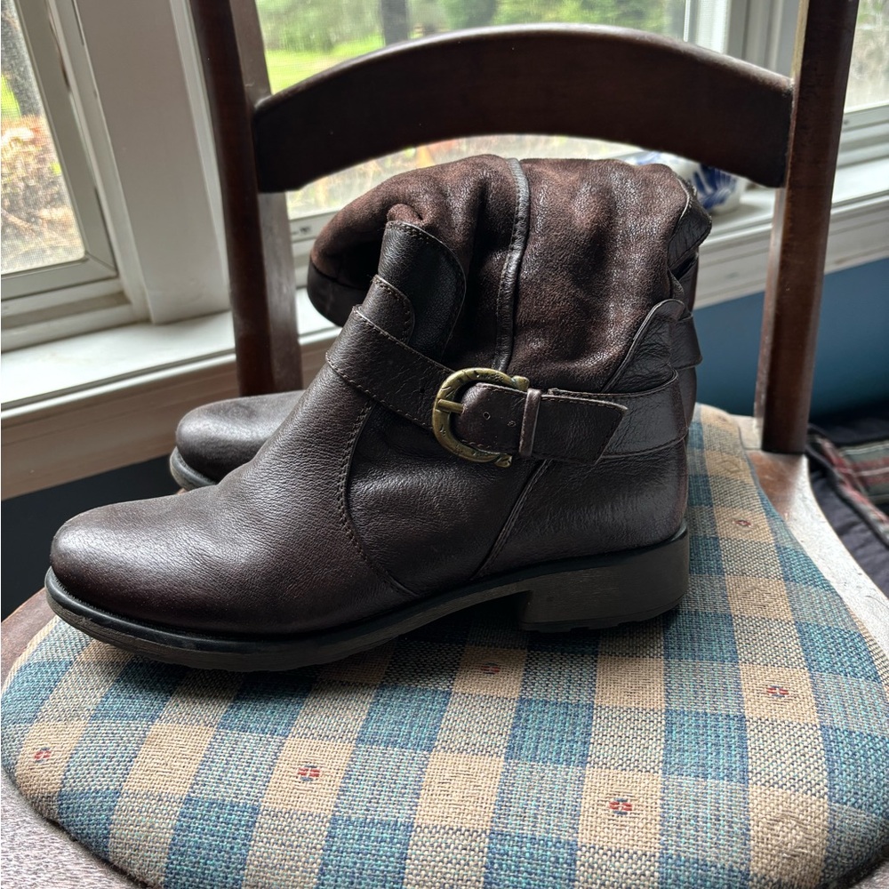 Brown Leather Women's Boots - Picture 2 of 10